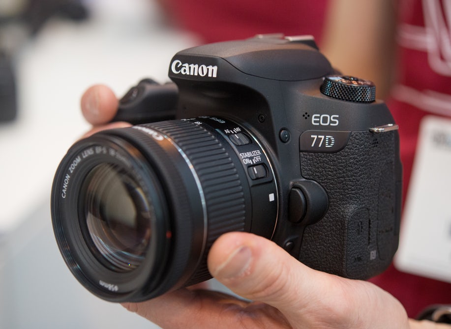 دوربین دیجیتال کانن مدل EOS 77D به همراه لنز ۱۸-۱۳۵