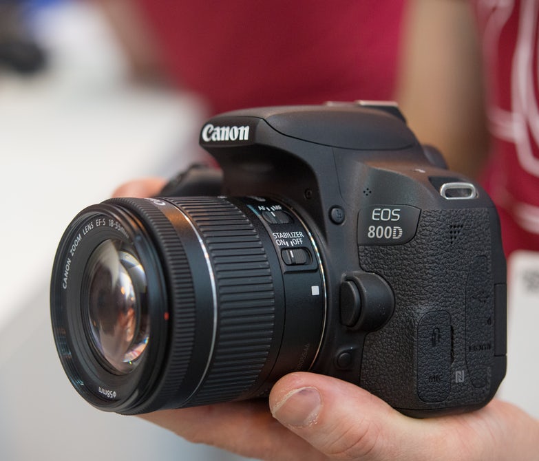 دوربین دیجیتال کانن مدل EOS 800D به همراه لنز18-55