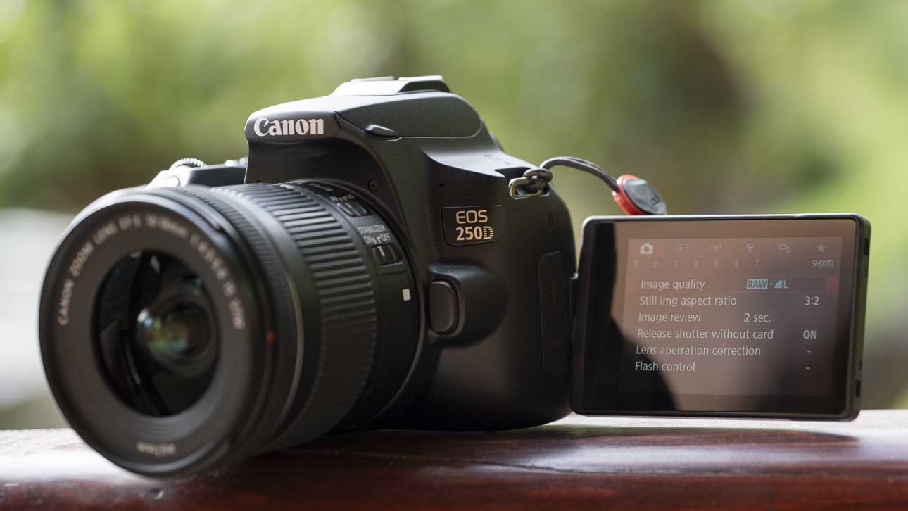 دوربین دیجیتال کانن مدل EOS 250D به همراه لنز 55-18 میلی متر DC III